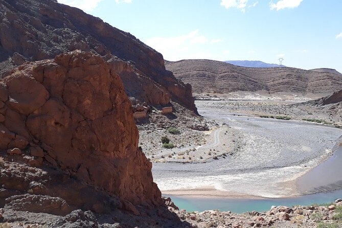 2-Days Desert Tours from Fes with Overnight in Luxury Camp - Comfort, group size, and the role of the driver