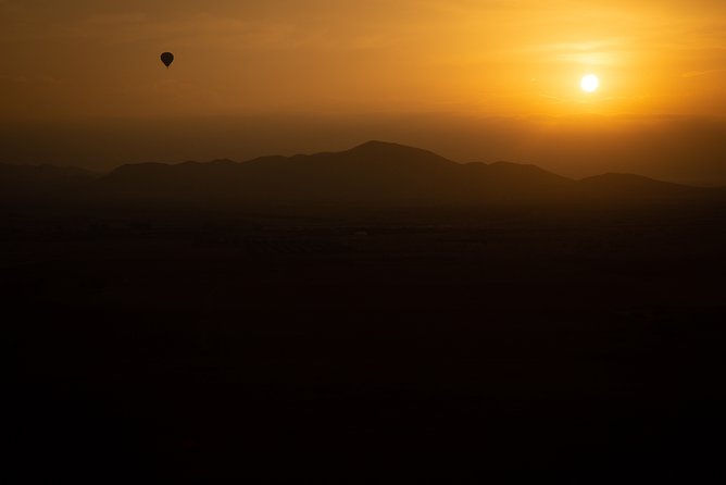 Atlas Mountains Hot Air Balloon Ride from Marrakech with Berber Breakfast and Desert Camel Experience - What the 40 to 50 minute balloon ride feels like