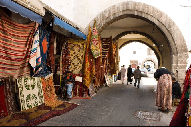 Casablanca Cruise break Tour including Guided Mosque Ticket - Old Medina: short alleys, shops, and a quick taste of old Casablanca