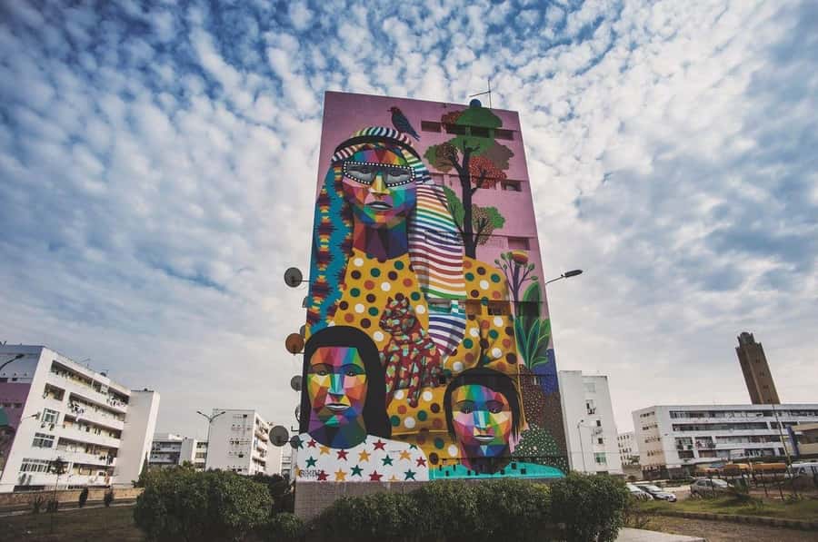 Casablanca Full-Day City Tour with round-trip hotel transfer - Guides, vehicles, and the human side of the day
