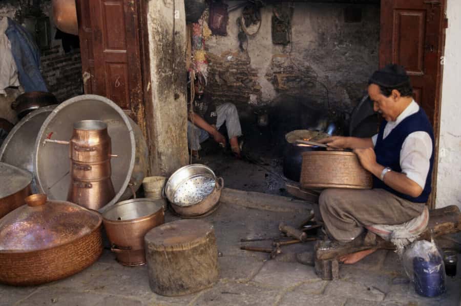 Casablanca to Fez: Scenic & Historical Day Trip with Lunch - Entering the medina and Kairaouine