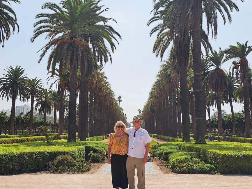 Casablanca: Tour & Guided Mosque Ticket Cruise Excursion - Finding your guide beside the cruise ship