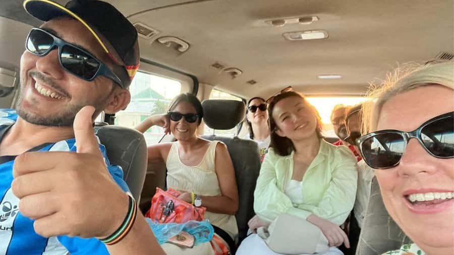 Day Tour to Chefchaouen from Fes with Local Expert - Handling the winding approach to Chefchaouen
