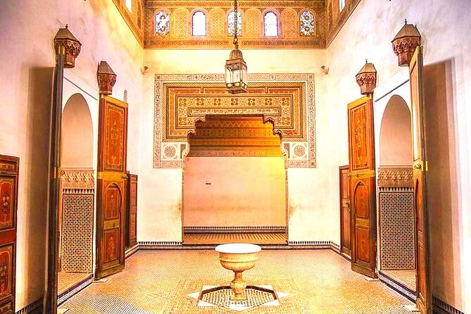 Discover Marrakech: Vibrant Explorer Tour - Koutoubia Mosque: a short stop with a strong sense of place
