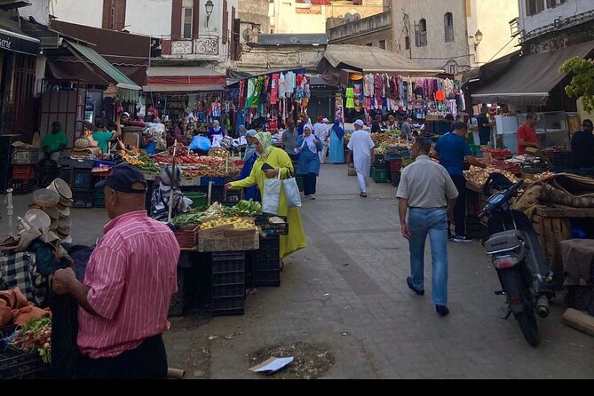 Discovering Life & Walk Inside Old Medina /With Taxi Back Hotel - Who should book this experience?