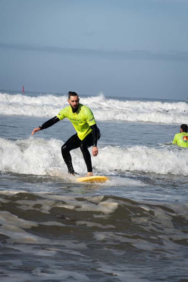 Essaouira: Surf Lesson with changing rooms & Hot showers - Starting at Flyin Surf with the right gear