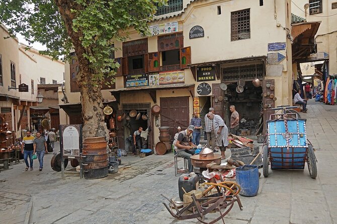 Exclusive Fez Medina Walking Tour with Private Guide - Why a guide matters inside Fez Medina