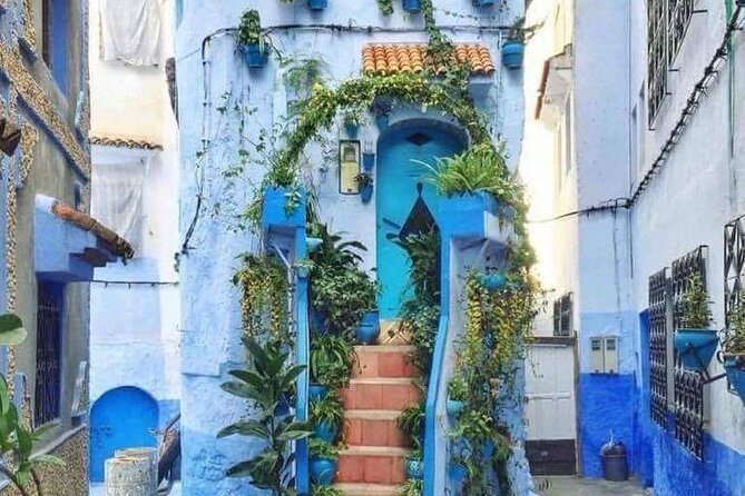 FES TO Chefchaouen Day Trip- luxury Private Tour - Riding north in a luxury vehicle