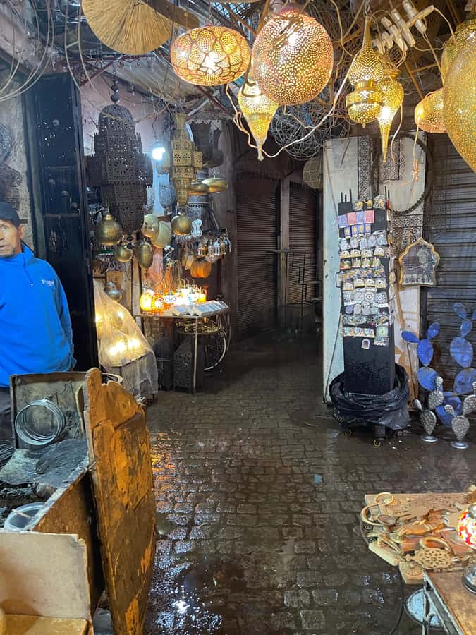 Friend tour guide to Fes Medina private walking tour - Why Fes Medina needs a local guide