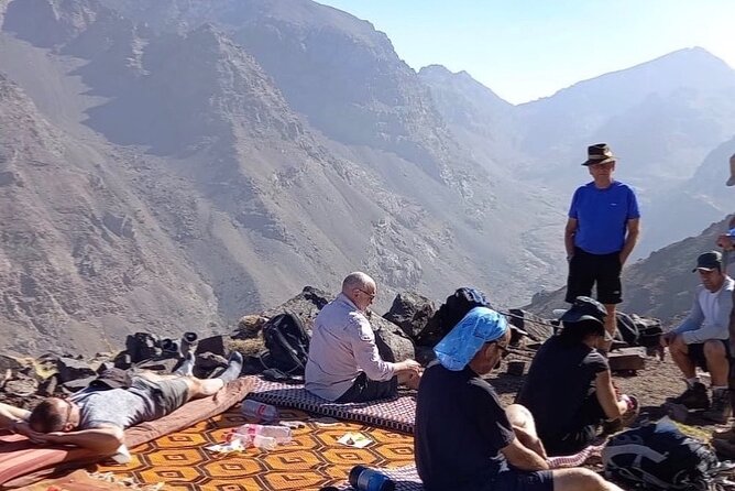 From Marrakech: Atlas Mountains Talamrout Summit day hike & Trek - The descent and the meal