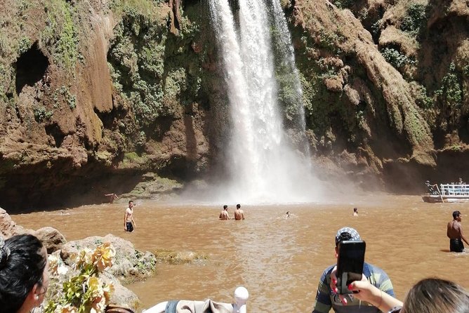 From Marrakech: Day trip to Ouzoud waterfalls and boat tour - Guide quality and group dynamics