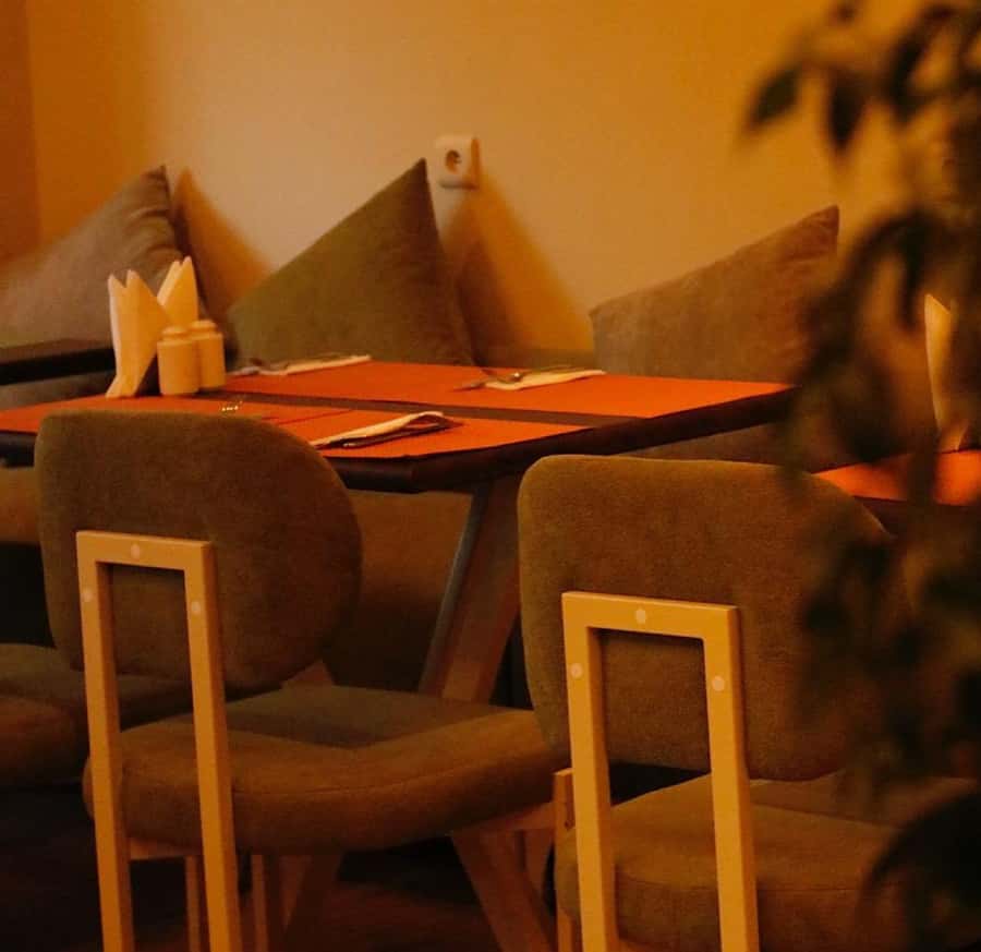 From Marrakech: Rooftop Dinner & Romantic Medina Views - Live music without taking over the meal