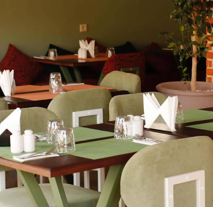 From Marrakech: Rooftop Dinner & Romantic Medina Views - Service, special occasions, and the human touch