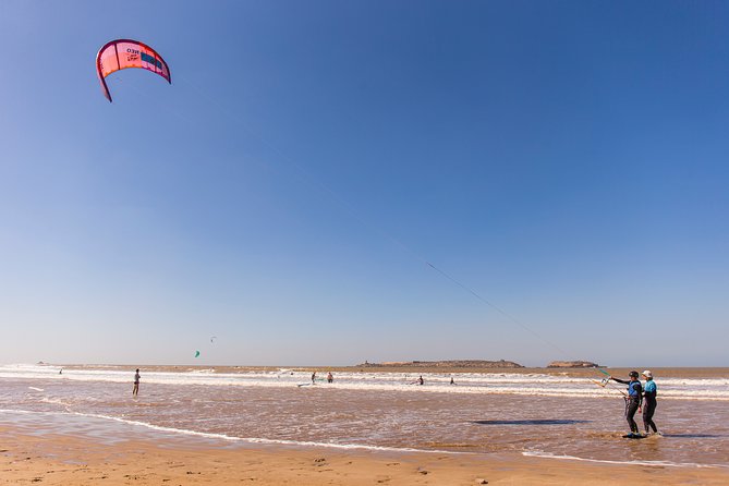 Kitesurfing Lessons in Essaouira Beach - Beginner lesson or full 8 to 12-hour course?