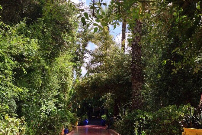 Majorelle Garden, St Laurent and Berber Museum Round Trip Ticket - Self-guided freedom or a 40-euro private guide?