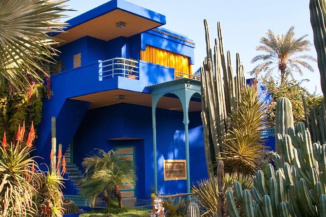 Majorelle Garden, St Laurent and Berber Museum Round Trip Ticket - Walking through Jardin Majorelle