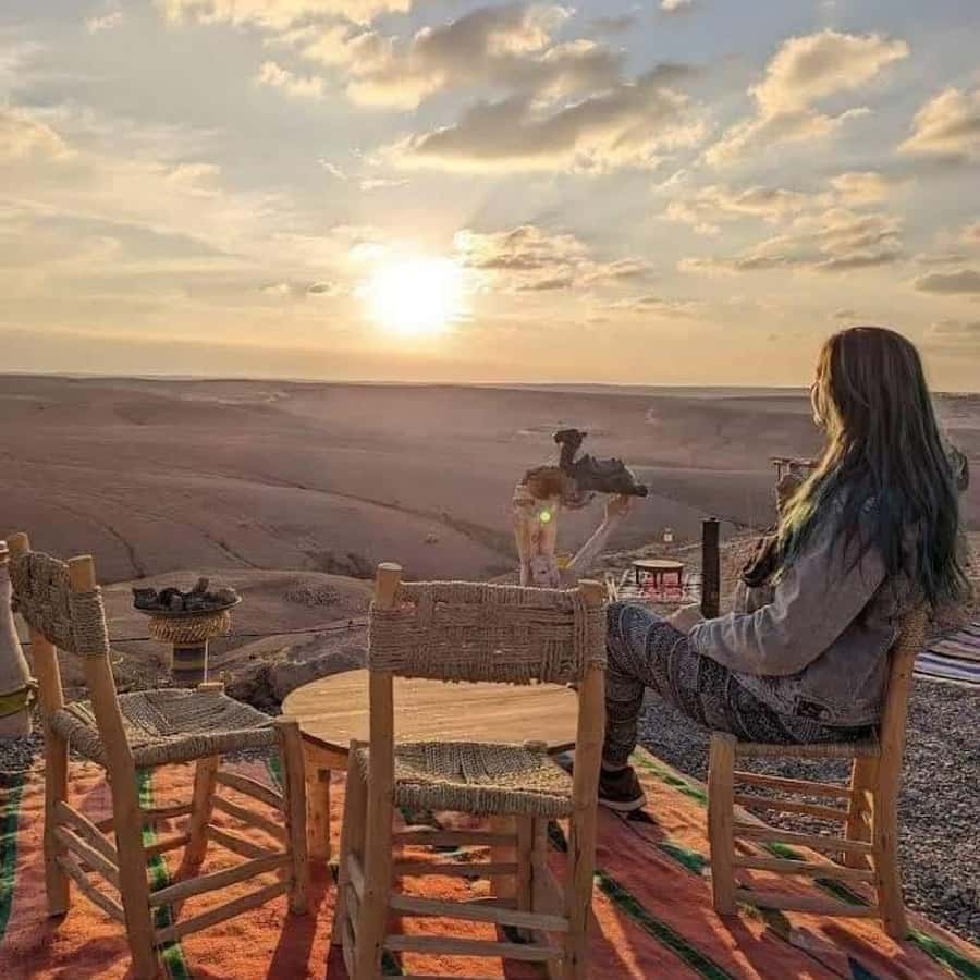 Marrakech: Agafay Desert Dinner Show with Sunset Camel Ride - Tea, pastries, and a campfire welcome