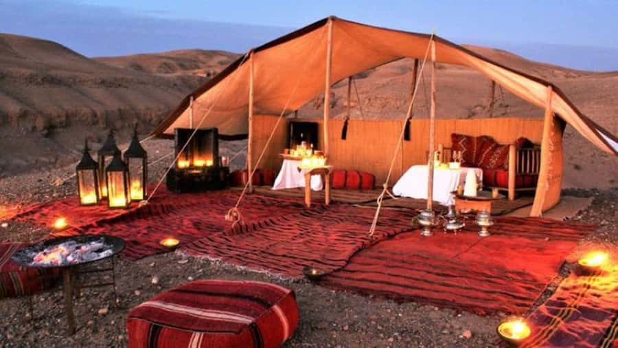 Marrakech: Agafay Desert Magic Sunset Dinner & Live Show - Arriving at the rocky desert camp