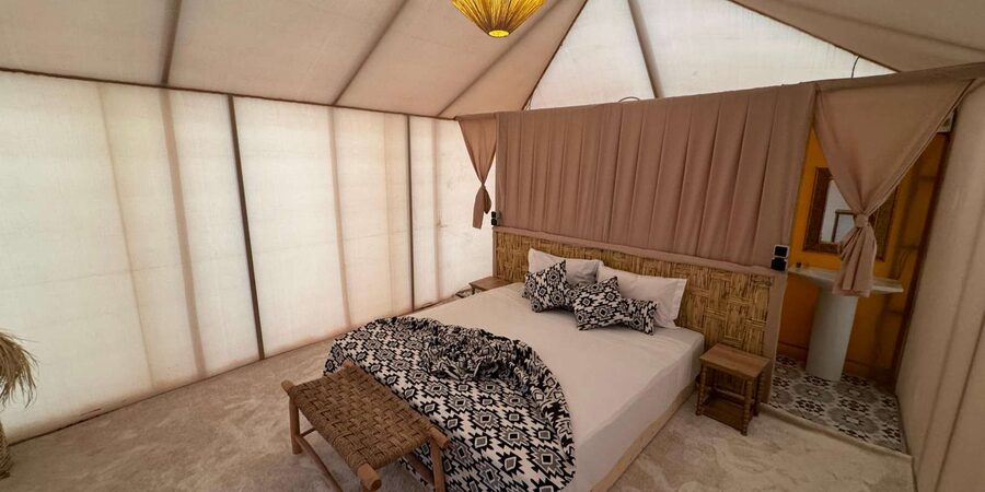 Marrakech: Agafay Desert Overnight Stay, Dinner & Activities - Languages, pickup, and practical planning