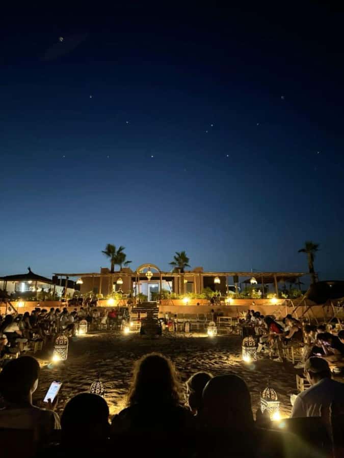 Marrakech: Agafay Desert Sunnet dinner with show - Should you book the Agafay sunset dinner?