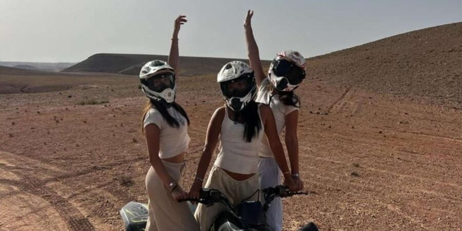 Marrakech: Agafay Desert Tour Quad bike & Dinner fire show - Guides who shape the evening