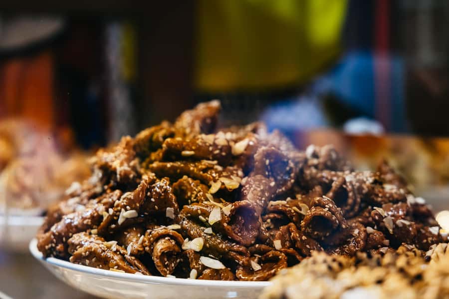 Marrakech: Authentic Moroccan Food Walking Tour & Dinner - What the guides add to the food