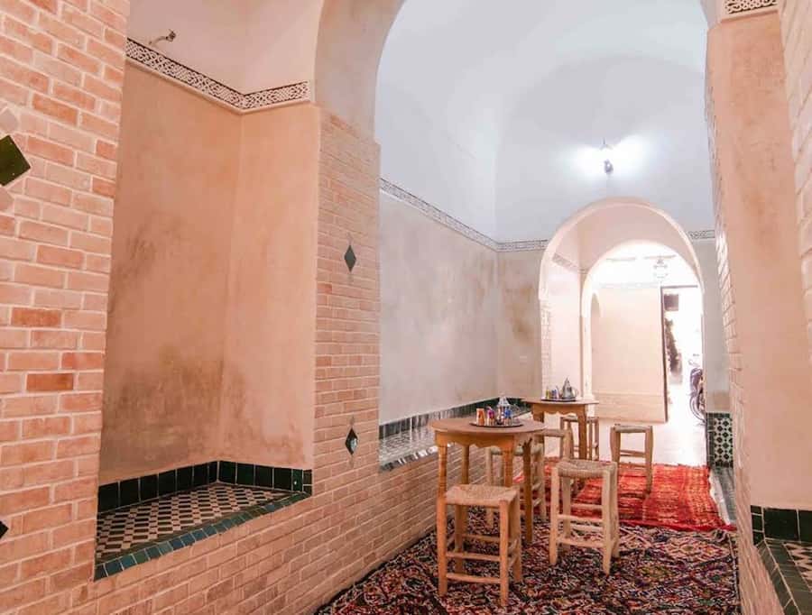 Marrakech: Authentic Moroccan Hammam Experience in Mouassine - Communication and the role of the attendants