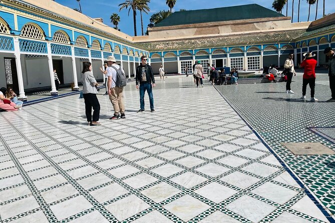 Marrakech: Bahia Palace, Madrasa Ben Youssef and Medina Tour - Finding your way through the souks