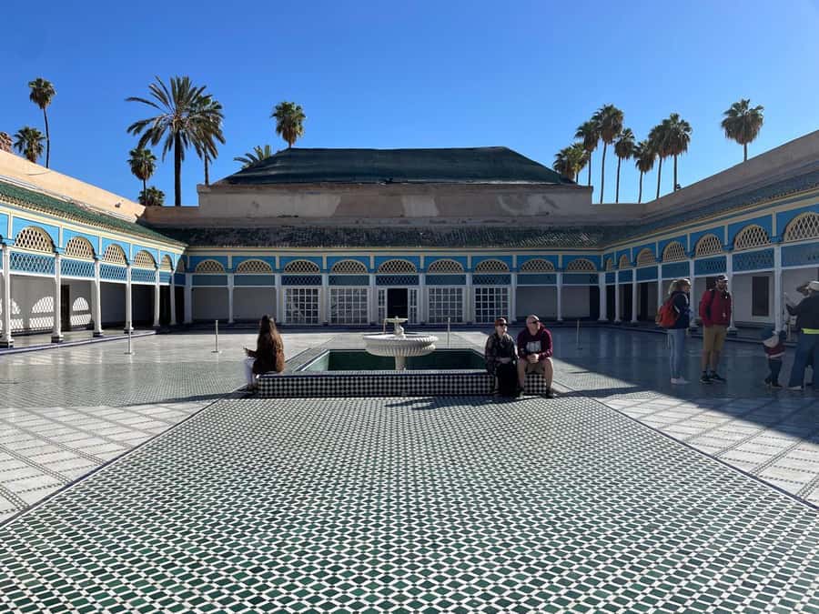 Marrakech: Bahia Palace, Madrasa Bn Yousef, Souk Medina Tour - Jemaa el-Fnaa closes the loop