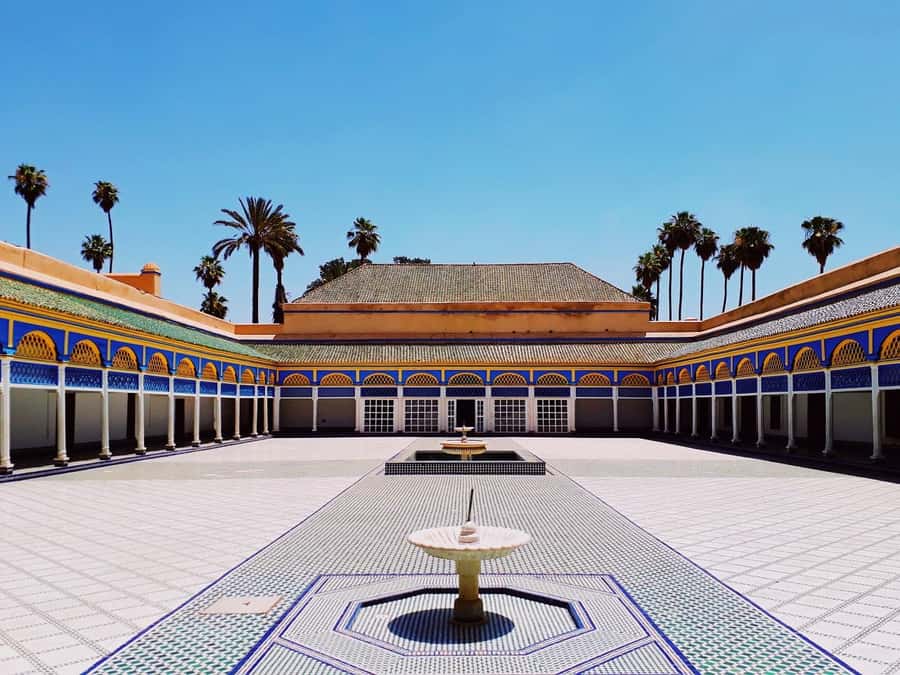 Marrakech: Bahia Palace, Saadian Tombs, & Koutoubia Mosque - The guides are the main reason to book