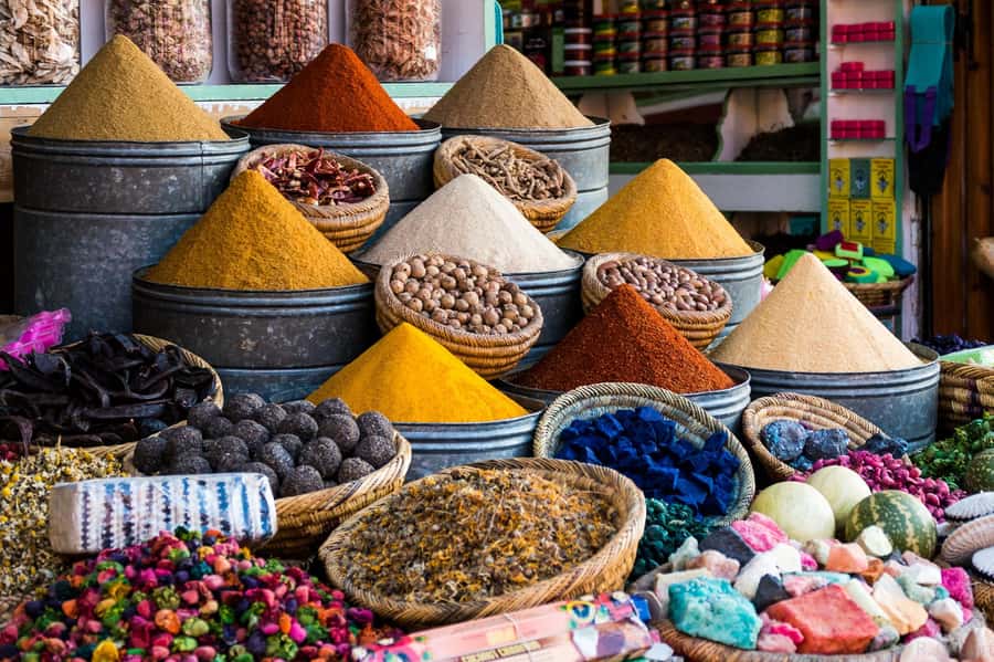 Marrakech: Bahia Palace, Saadian Tombs & Medina Guided Tour - The Kasbah, Bab Agnaou, and the southern royal quarter