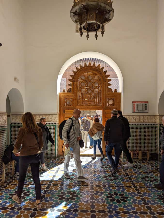Marrakech: Bahia Palace, Saadian Tombs & Medina Guided Tour - Entering the souks from Souk Semmarine to Rahba Kedima