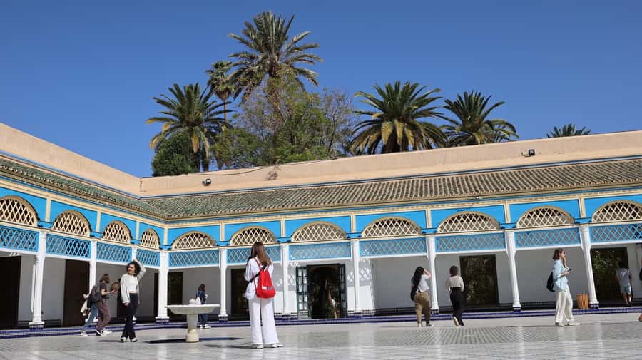 Marrakech: Bahia Palace, Saadian Tombs & Medina Guided Tour - Private or small-group: which version should you choose?