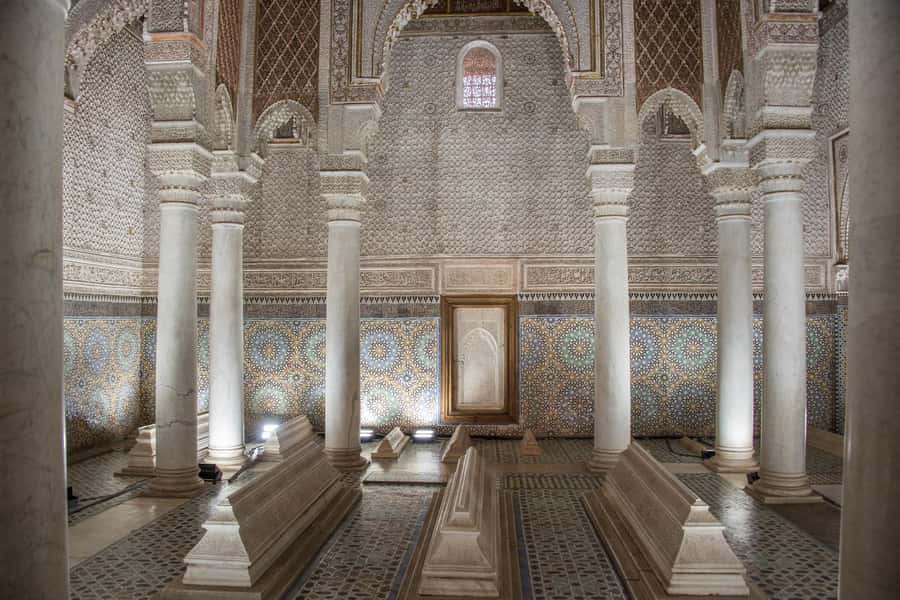 Marrakech: Bahia Palace, Saadian Tombs & Medina Guided Tour - What to bring for Marrakech’s old streets