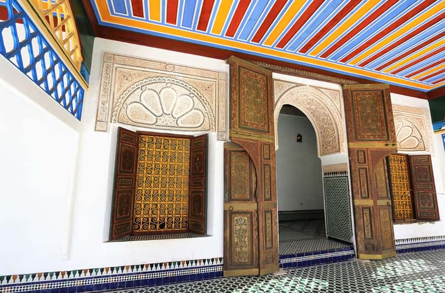 Marrakech: Bahia Palace, Saadian Tombs & Medina Walking Tour - Why this three-hour route works in Marrakech