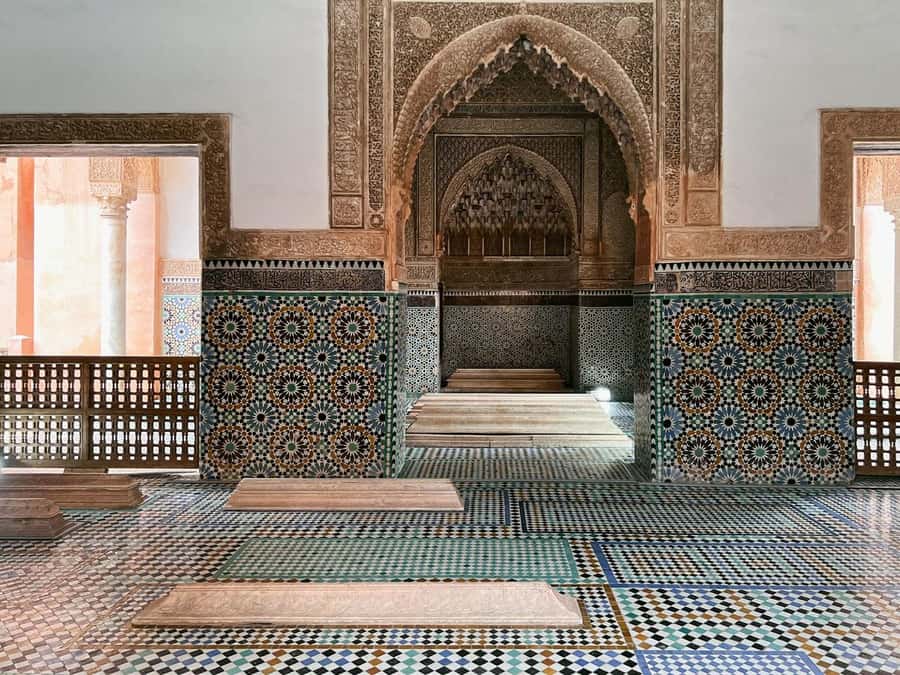 Marrakech: Bahia Palace, Saadian Tombs & Medina Walking Tour - Kasbah streets and Bab Agnaou