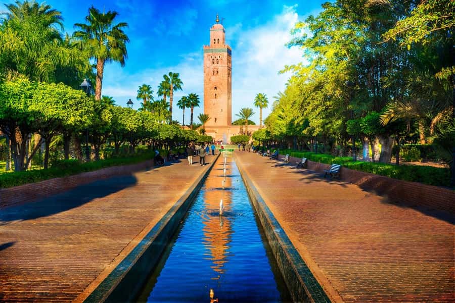Marrakech: Bahia Palace, Saadian Tombs & Medina Walking Tour - Souks, workshops, and the Medina