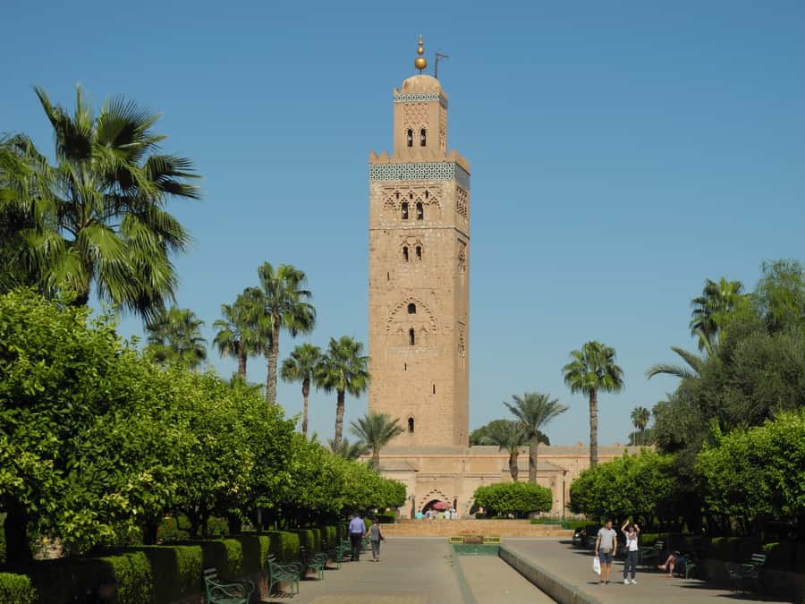 Marrakech: Bahia Palace, Saadian Tombs & Medina Walking Tour - Jemaa el-Fna brings the walk to a public stage