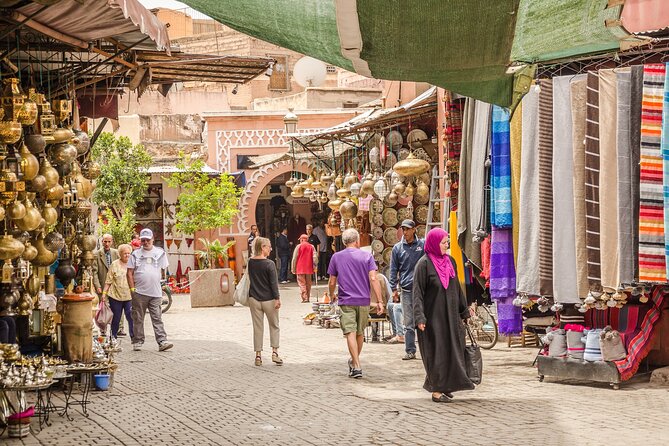 Marrakech: Bahia Palace, Saadian Tombs, Souk and Medina Tour - Saadian Tombs: beautiful work, unpredictable queues