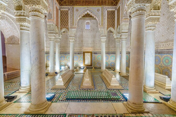 Marrakech: Bahia Palace, Saadian Tombs, Souk and Medina Tour - Private or shared group?