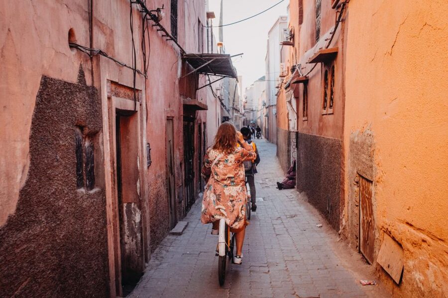 Marrakech: Cultural Bicycle Tour with Pastry and Tea - Crossing into modern Gueliz and Hivernage