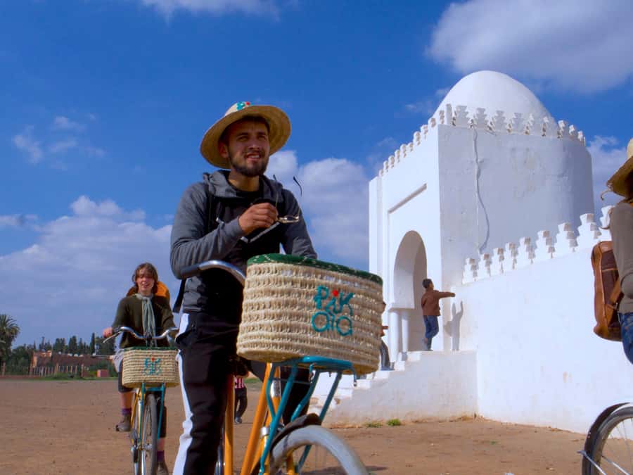 Marrakech: Cultural Bicycle Tour with Pastry and Tea - Starting at Pikala Bikes and entering the medina