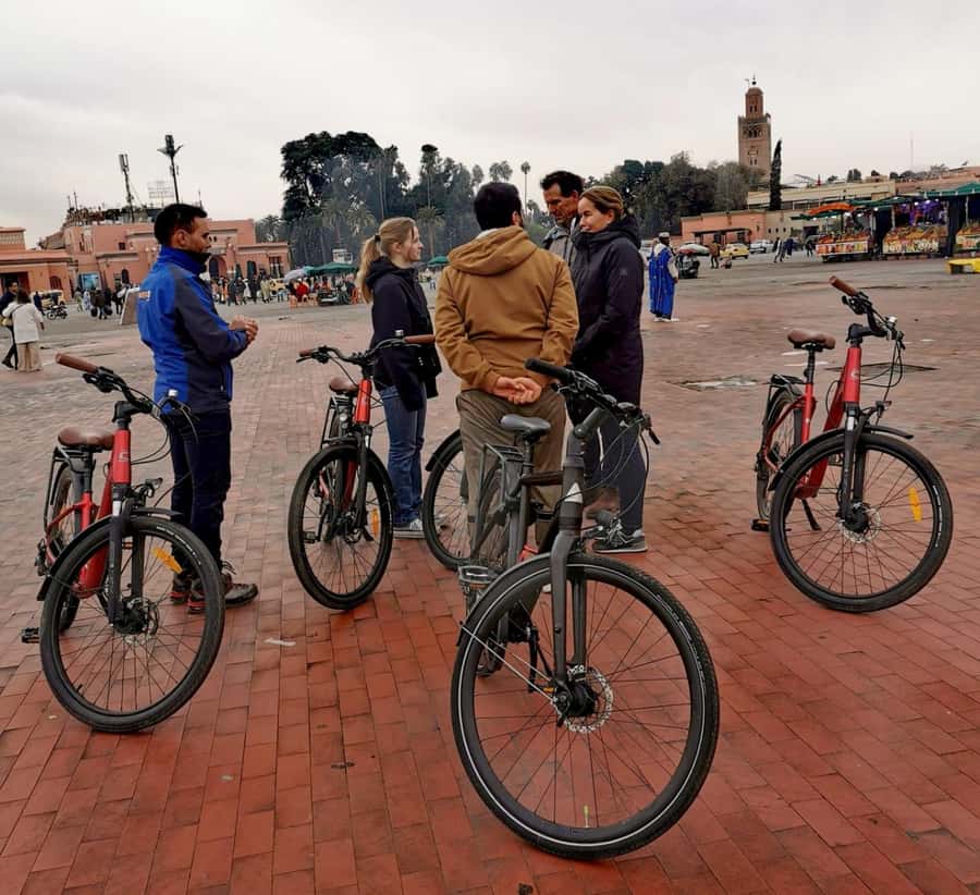 Marrakech: Guided Bike Tour with a local Guide - Through the Mellah, Bahia Palace, and spice shops