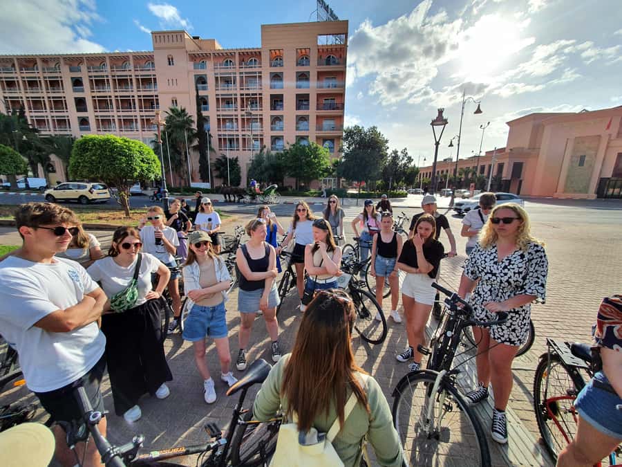 Marrakech:Guided City Cycling Tour - Culture, Colors & Charm - Starting near the Royal Palace and entering the medina