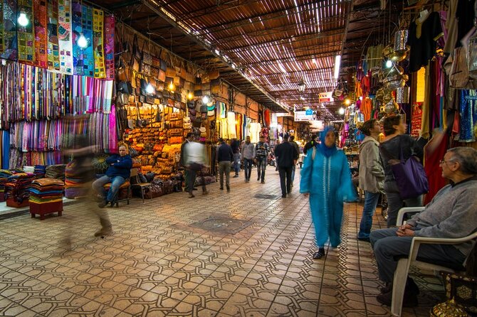 Marrakech: Guided City & Gardens Highlights Tour - Jemaa el-Fnaa and the Medina’s narrow lanes