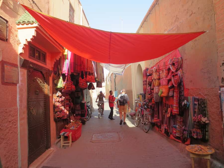 Marrakech: Historical Discovery Tour - A market walk with room for shopping
