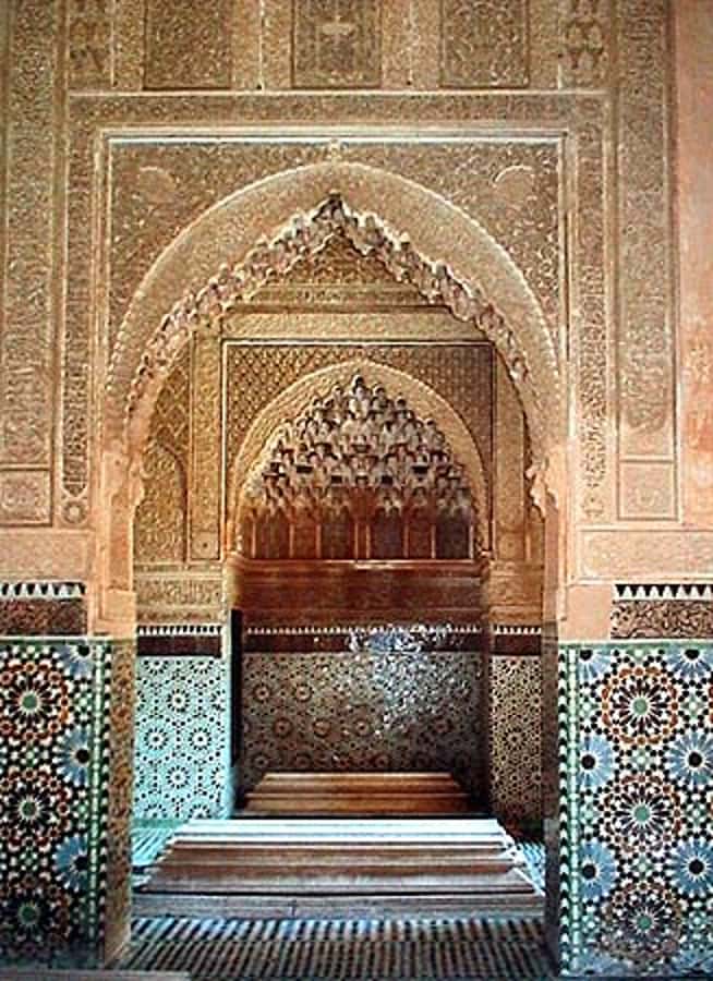 Marrakech: Historical Discovery Tour - Guides who shape the experience