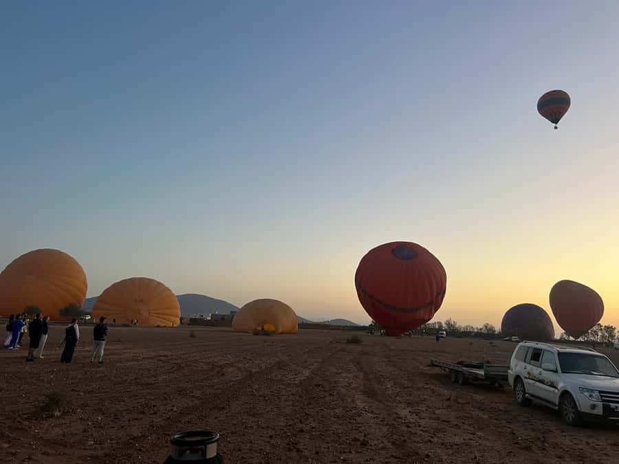 Marrakech: Hot Air Balloon Flight with Breakfast - Watching the balloon come alive