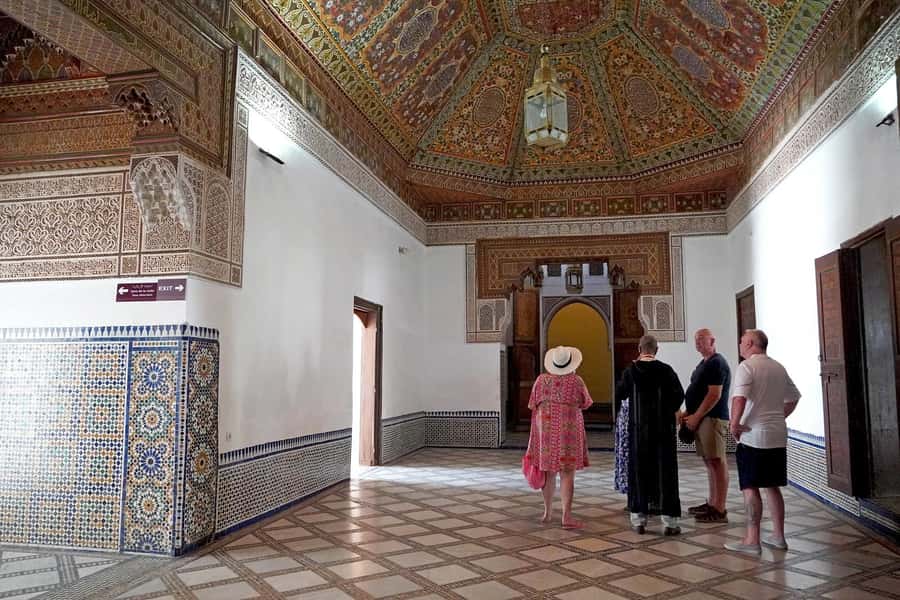 Marrakech: Monuments, Souks and Medina Guided Walking Tour - Walking the Medina without losing the thread