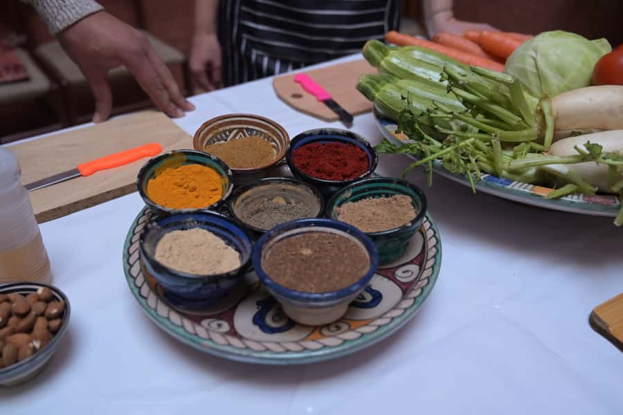 Marrakech: Moroccan Cooking Class for vegetarians and vegan - Meeting Yasser and Chef Fatima
